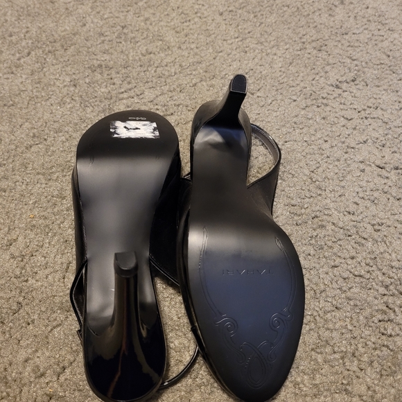 Tahari Black sling back heels - Picture 5 of 8